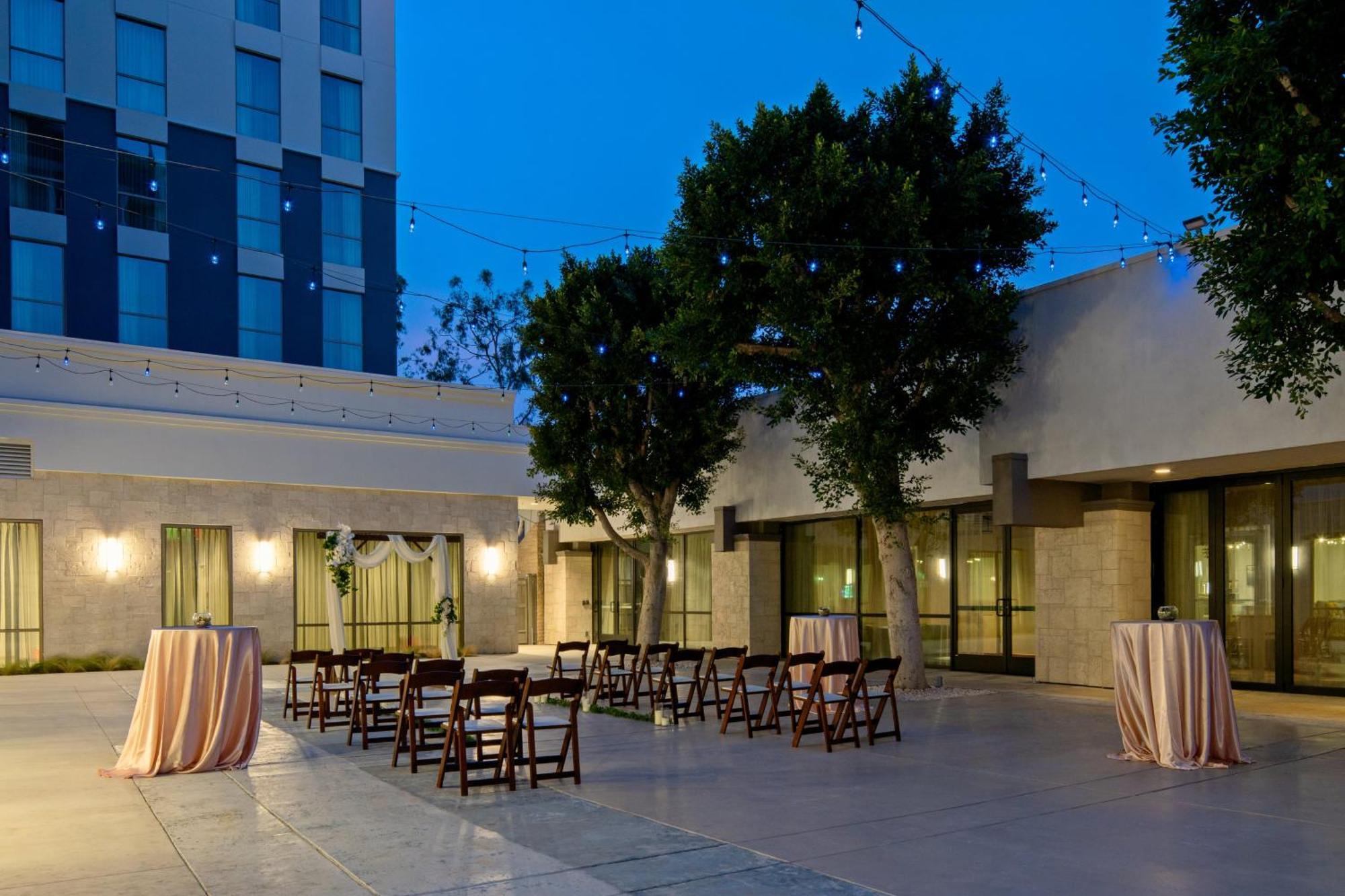 Holiday Inn Long Beach - Airport By Ihg Buitenkant foto