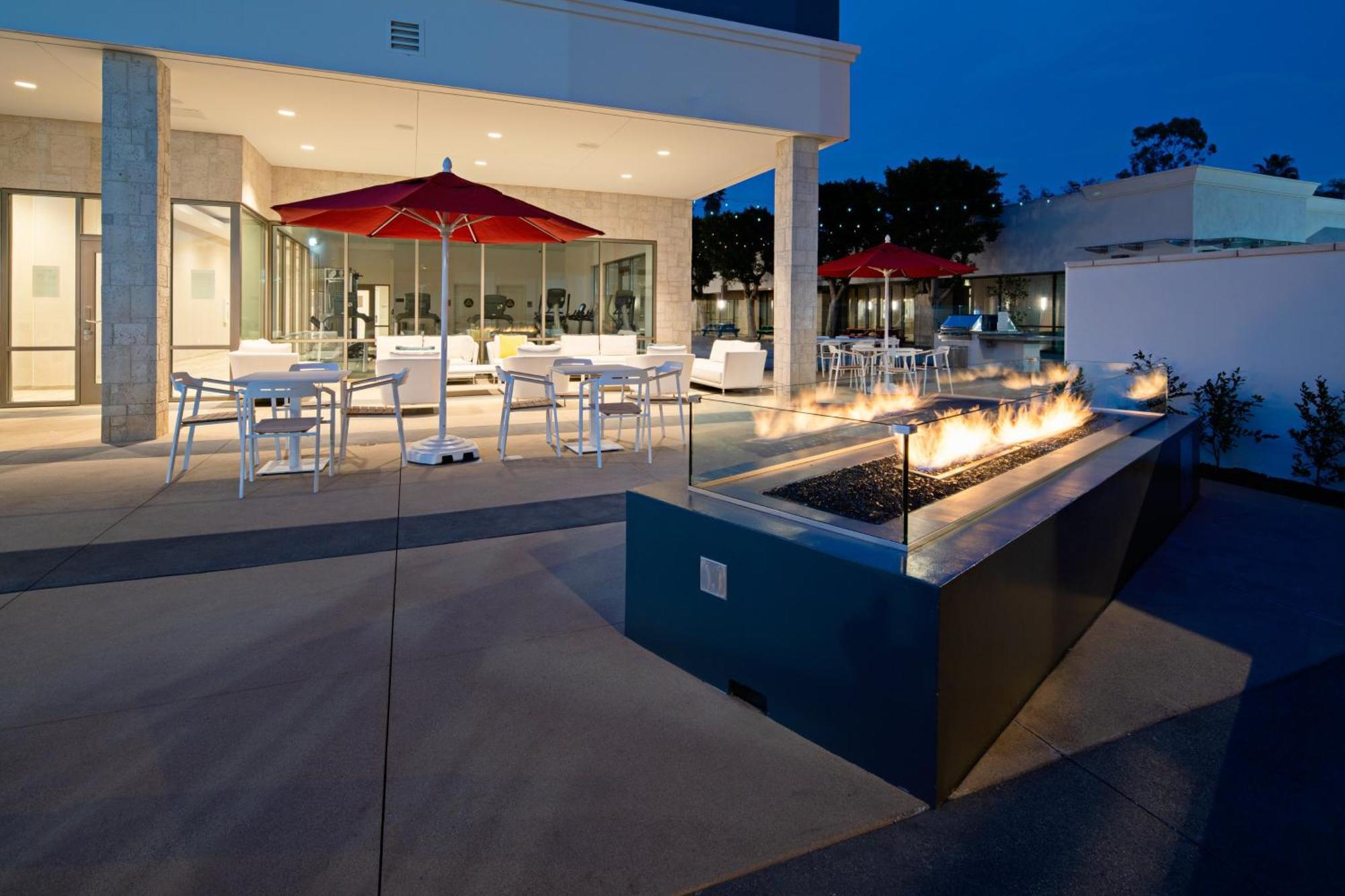 Holiday Inn Long Beach - Airport By Ihg Buitenkant foto